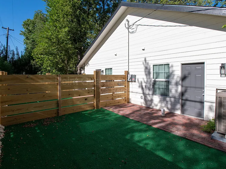 315 S Green St — Photo 21