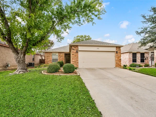 1321 Pine Ridge Rd, Roanoke, TX 76262