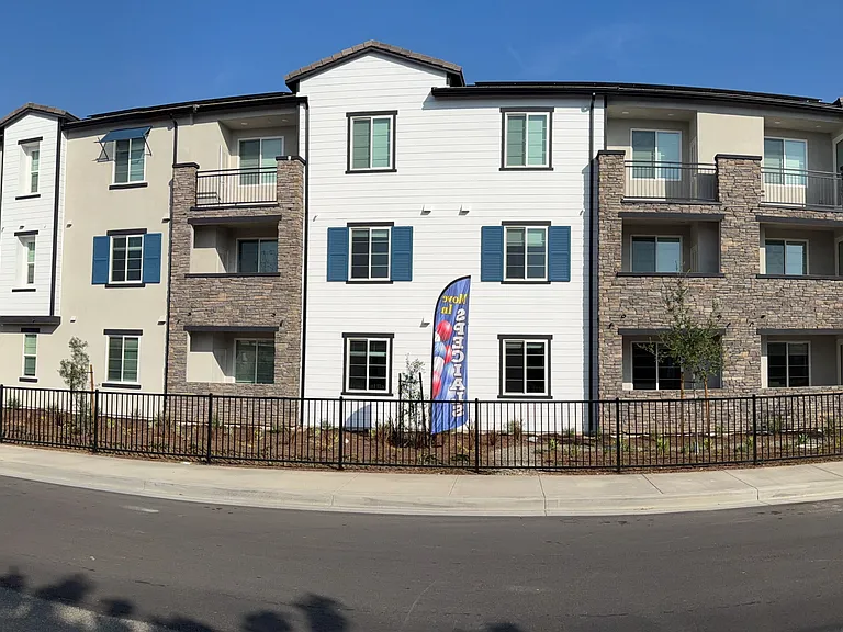 Gallery Park Apartments — Photo 28
