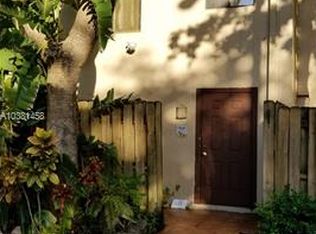 5088 S University Dr, Davie, FL 33328