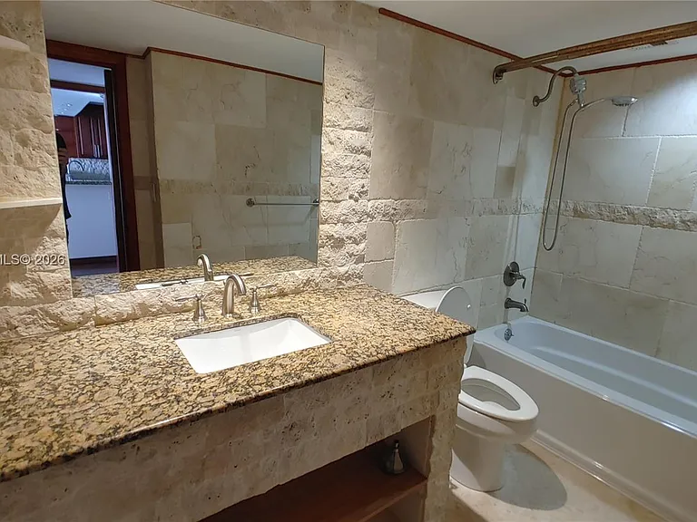 2801 NE 183rd St #1411W — Photo 6