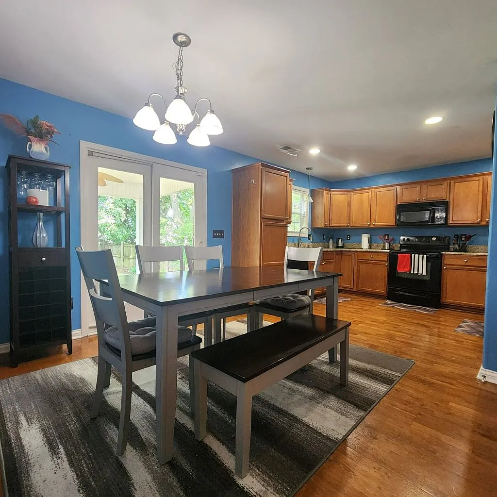 613 Skyview Ln — Photo 4