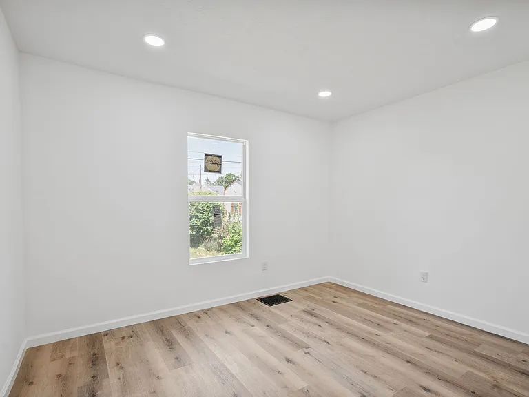 1009 N Indiana Ave — Photo 12