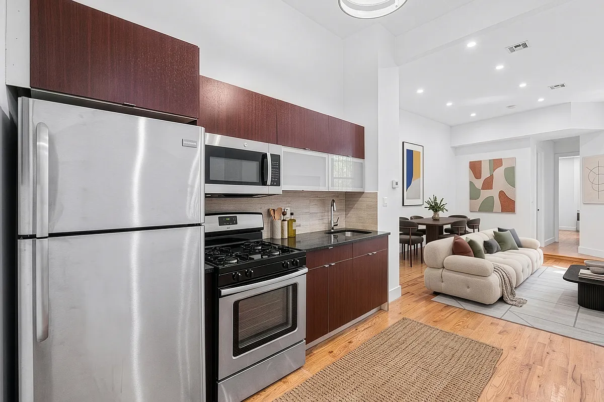 Building Photo - 594 Rogers Ave #1R