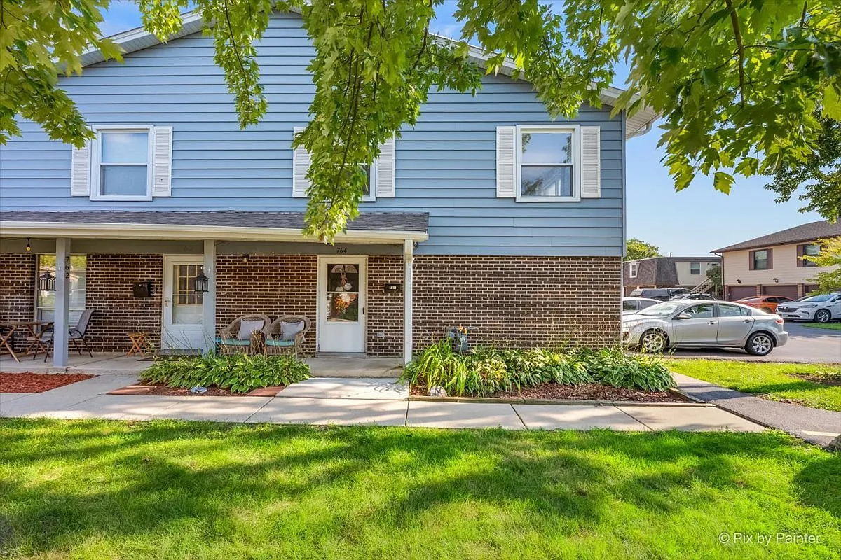3 bed, 1.5 bath, 999 sqft, $2,100 — Photo 1