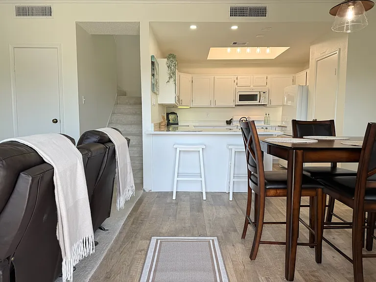 921 Marine Dr — Photo 2