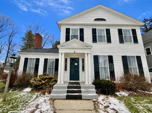 3 Sullivan St, Cazenovia, NY 13035