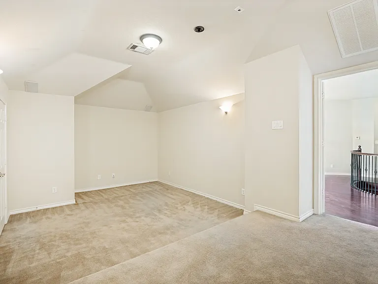 11800 Pondview Ln — Photo 23