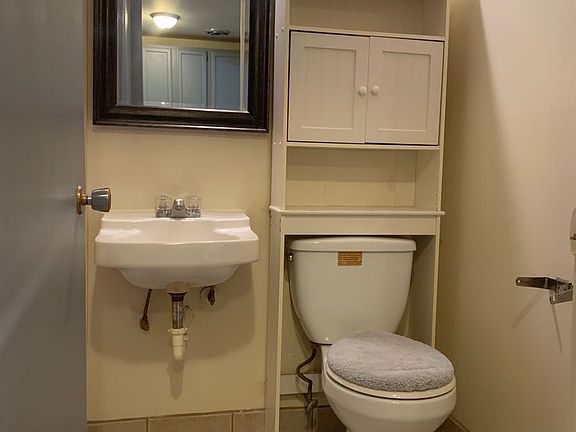 4th image of 1456 N Farwell Ave #37