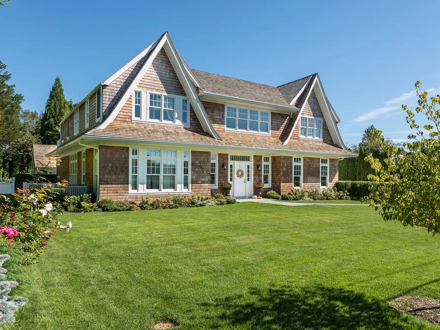 Spectacular Traditional With Access To Mecox Bay — Photo 1