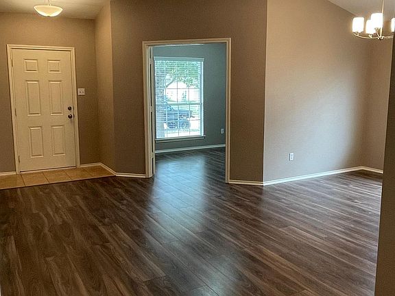 3rd image of 1118 Clayton Dr