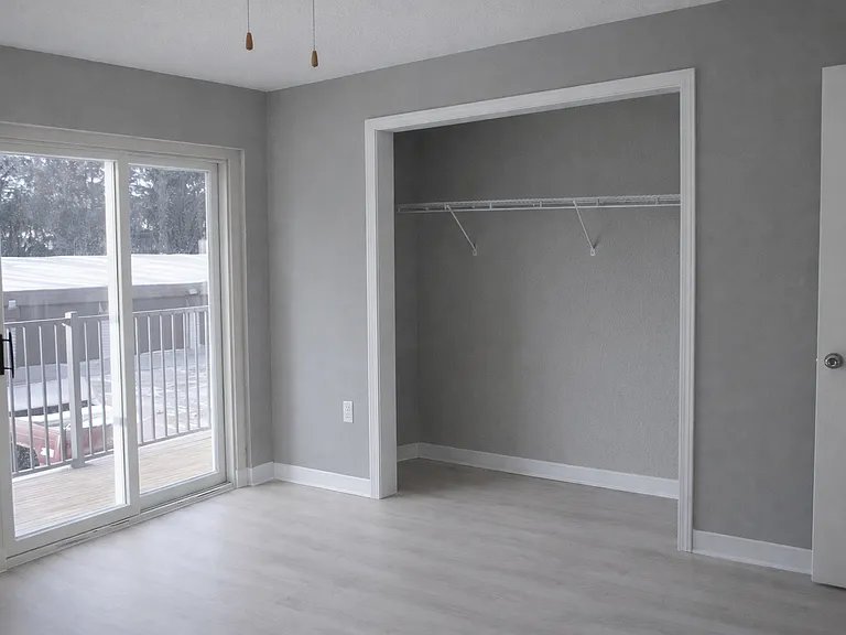 Allan Avenue Apartments — Photo 2