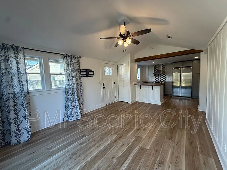 607 Franklin St — Photo 5
