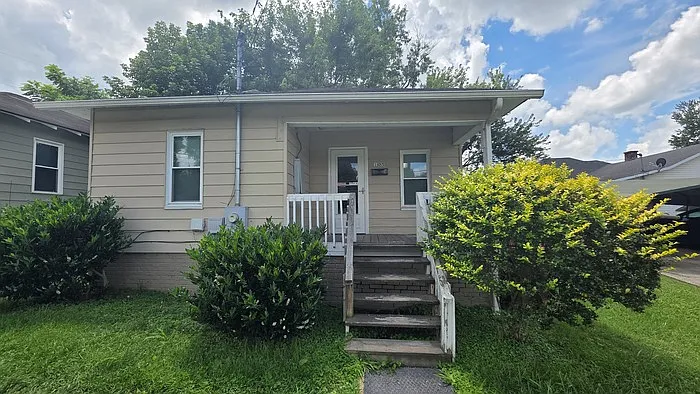 105 Hillcrest Dr