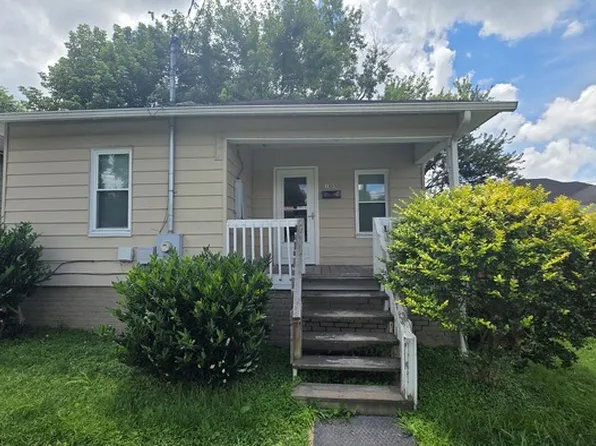 105 Hillcrest Dr, Johnson City, TN 37604