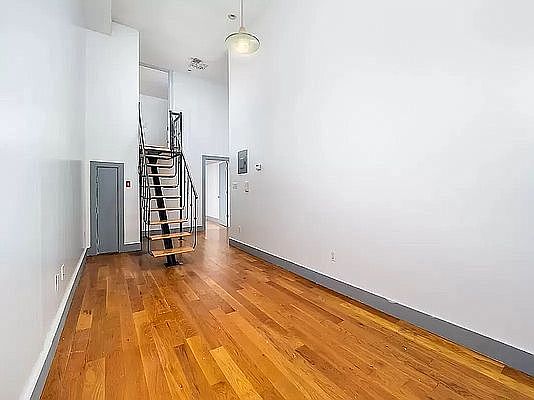 3rd image of 1352 De Kalb Ave #3LL