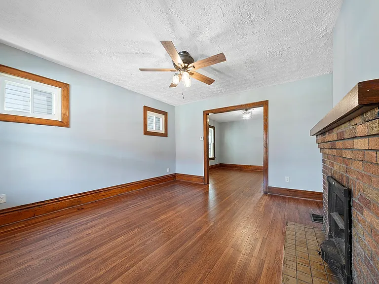 685 E Whittier St — Photo 1