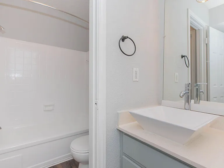 Galleria Flats Apartments — Photo 33