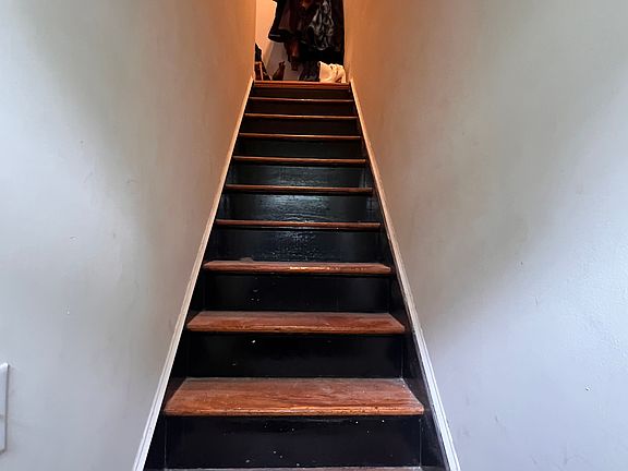 4th image of 1910 Parkwood Ave APT A