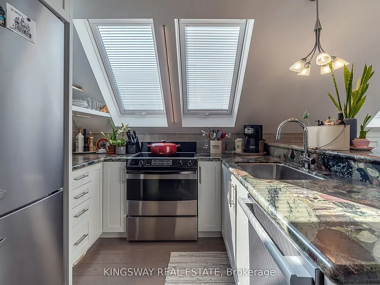 166 High Park Ave — Photo 31
