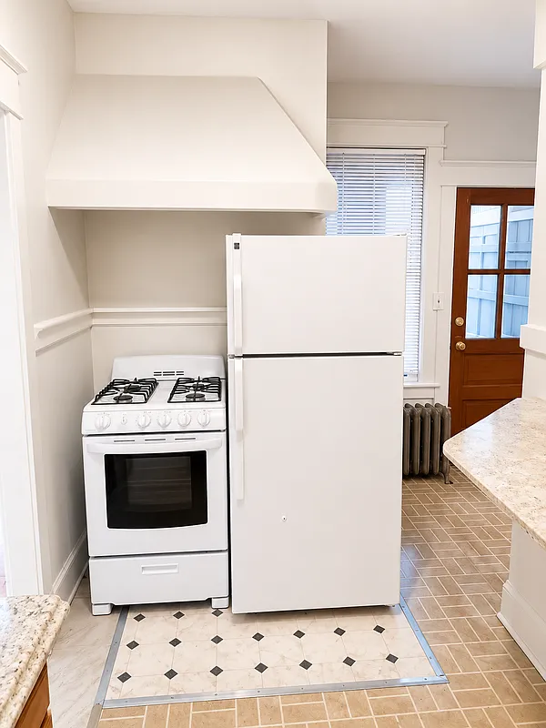 2 bed, 1.0 bath, $1,400 — Photo 1