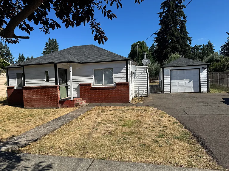771 Chemawa Rd N — Photo 1