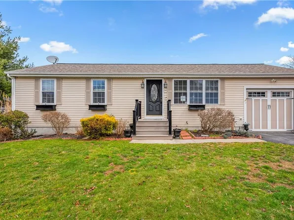 1 Saint Anna Ave, Bristol, RI 02809