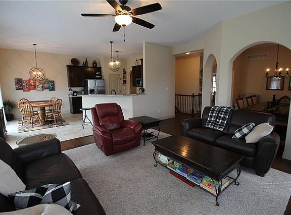 3rd image of 13142 East Ln