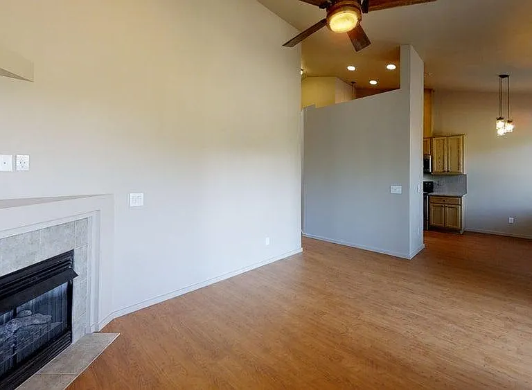 One Lake Place — Photo 21