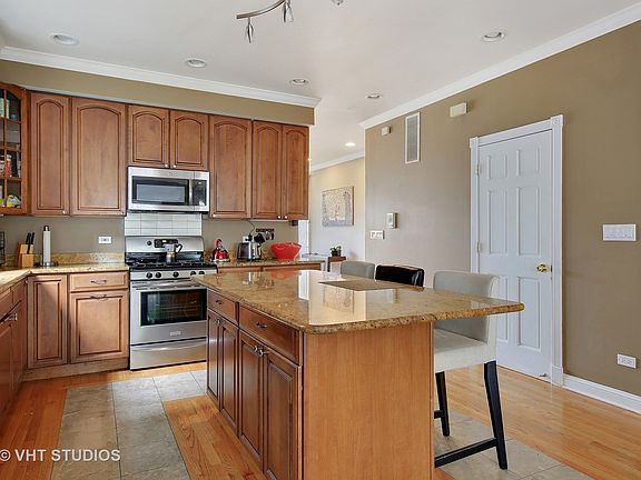 5th image of 3439 N Kedzie Ave