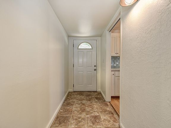 3rd image of 2312 Loma Vista Dr