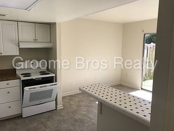 3rd image of 3233 Hunters Mill Dr