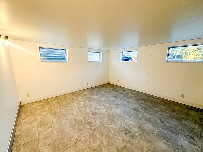 36 Roosevelt Ave — Photo 12