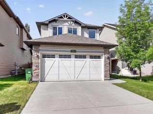 490 SW New Brighton Dr SE, Calgary, AB T2Z 0K1