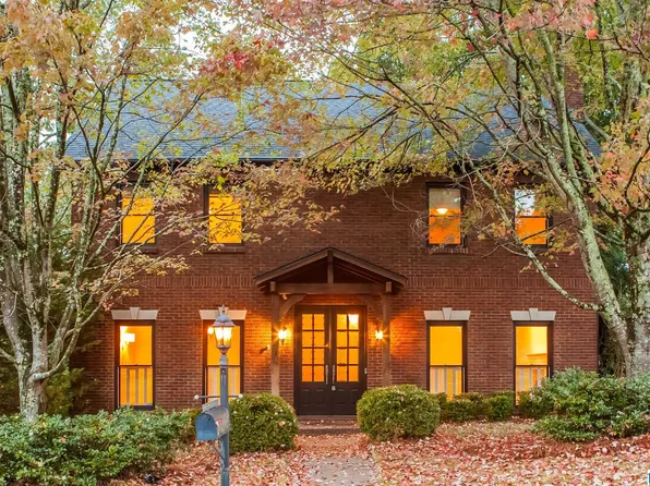 2581 Crossgate Pl, Vestavia, AL 35216