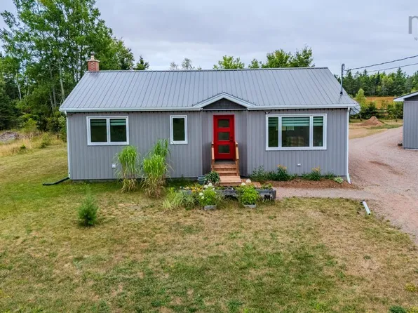 7048 Highway 2, Portapique, NS B0M 1B0