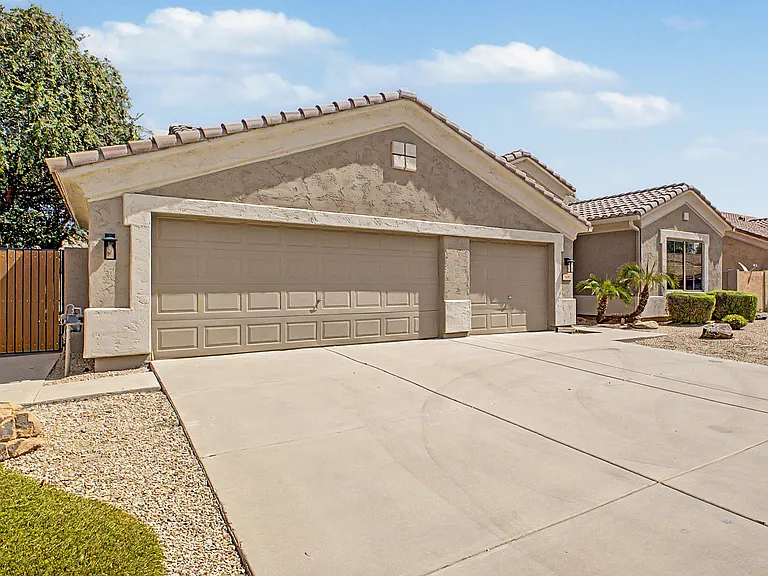 1292 W Longhorn Dr — Photo 2