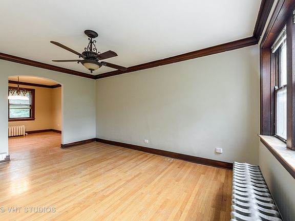 2nd image of 204 E Saint James St Lowr 2