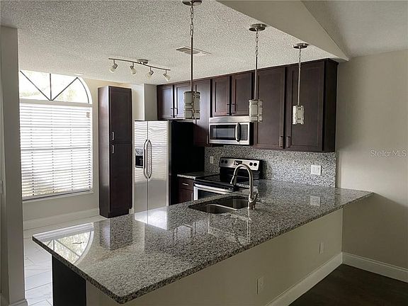 4th image of 1958 Larkwood Dr