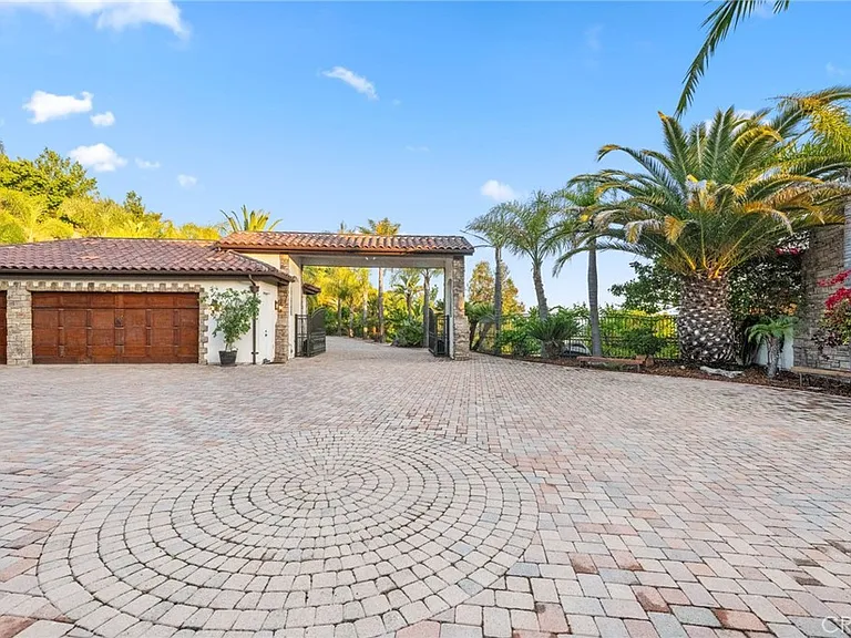 44915 Palladian Ct — Photo 21