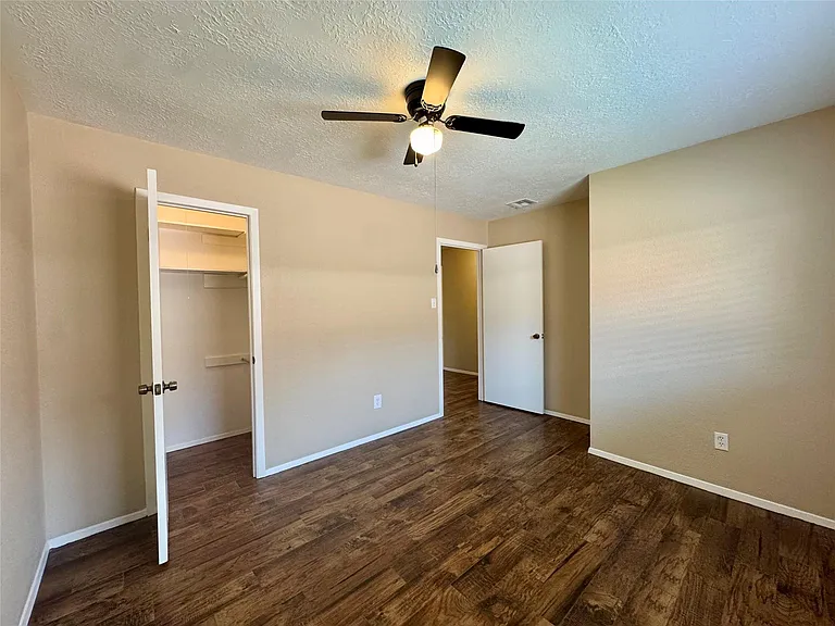 9831 Shell Rock Rd — Photo 28