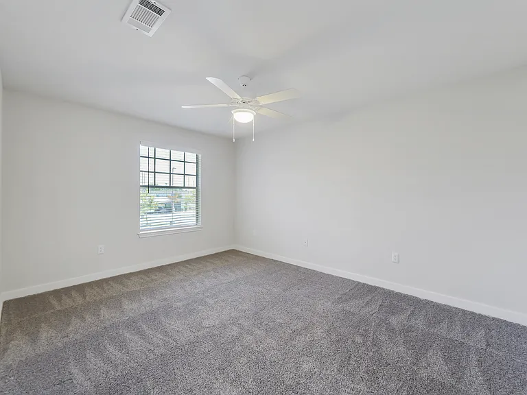 Lakeside Apartments — Photo 8