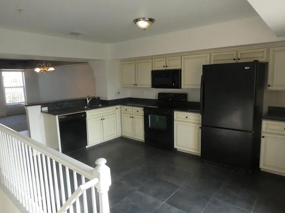 2nd image of 14084 Lakeside Blvd N