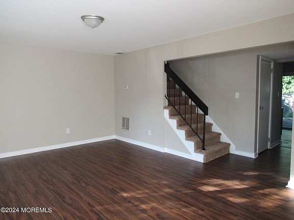 2nd image of 103 Williamsburg Lane