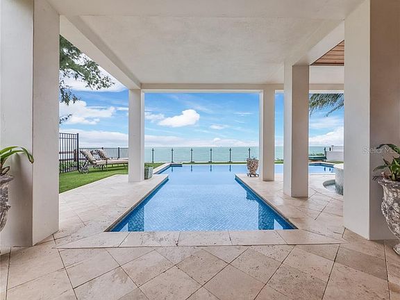 3rd image of 907 N Shore Dr