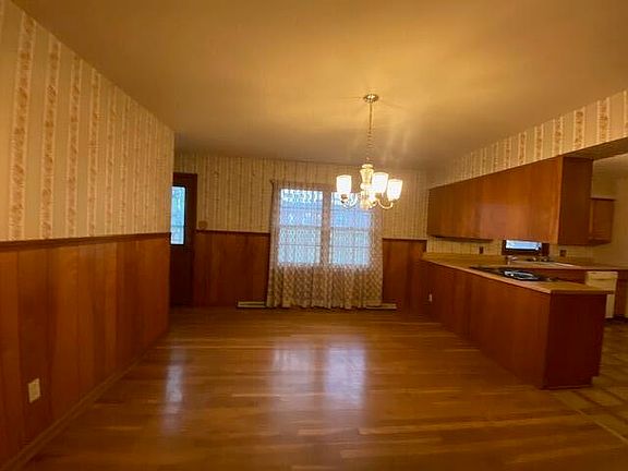 3rd image of 110 E Black St