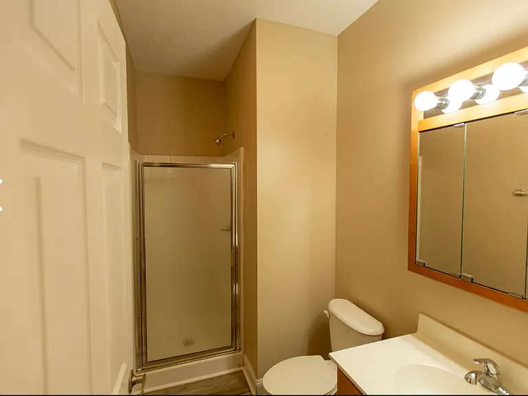 103 Parkview Dr #203 — Photo 6