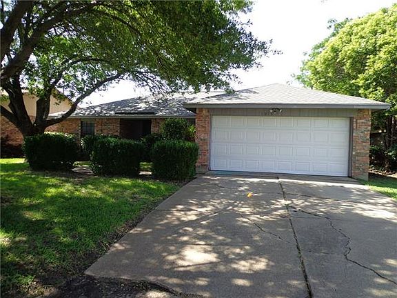 2nd image of 1015 Cresthaven Dr