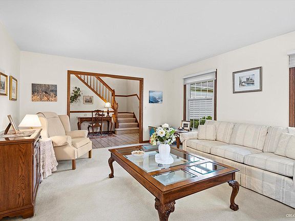 5th image of 1052 Churchill Dr