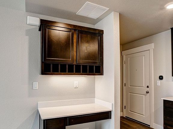 5th image of 827 Schlagel St #8